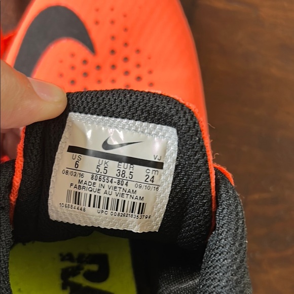 Nike kids Orange and Black Sneakers with Breathable Mesh Sz6 - Picture 2 of 9